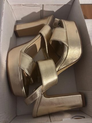 Sandalias doradas tacón plataforma