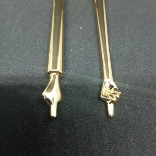 2 PUNTEROS BAÑADOS EN ORO CON CADENA Y ESTUCHE