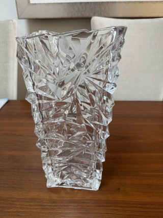 Jarrón de cristal tallado Muy grueso, pesa bastant