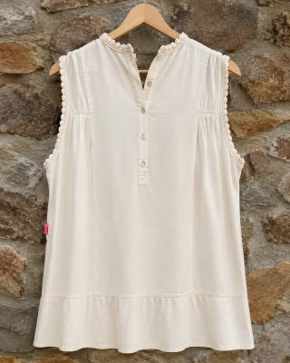 Camisa beige bordada sin mangas