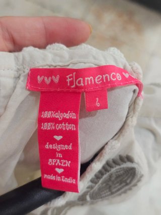 Camisa beige bordada sin mangas