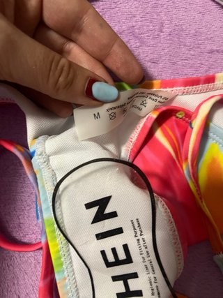 Bikini multicolor con estampado abstracto