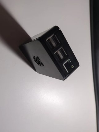 Raspberry Pi 1 Negra en su caja