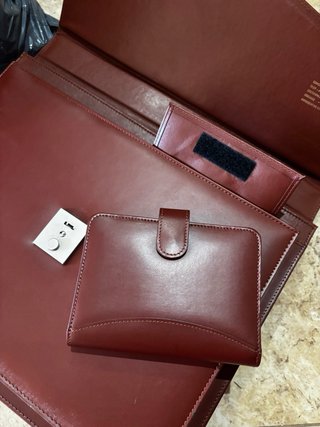 Maletín de trabajo piel burdeos y plata