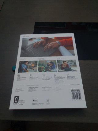 Cover Logitech Combo Touch per iPad 10ª Gen con tastiera