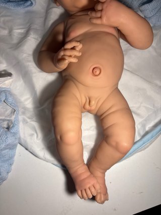 Bambola Reborn con vestitini e copertina