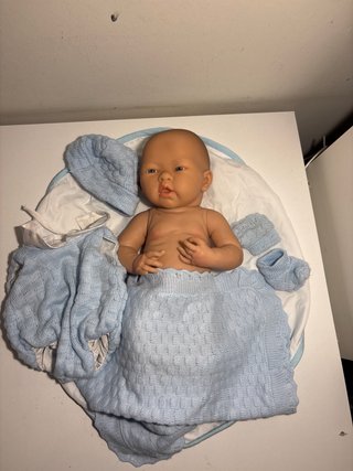 Bambola Reborn con vestitini e copertina
