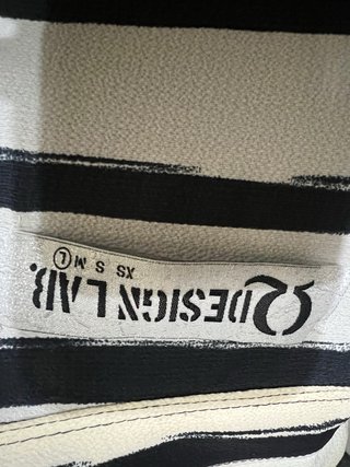 Sobrecamisa rayas blancas y negras con broche