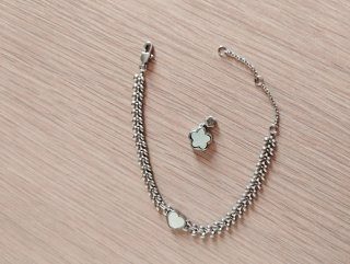 Pulsera plata con corazón nácar y colgante