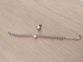 Pulsera plata con corazón nácar y colgante