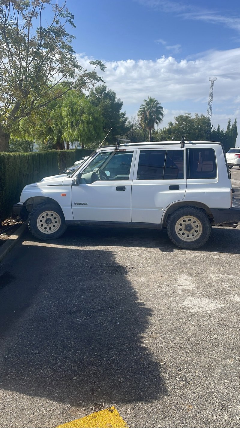 suzuki vitara 1.9 td - foto 1