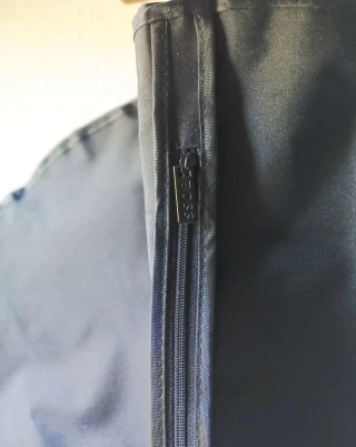 Porta Trajes BOSS Negro. Nuevo.  Impecable.