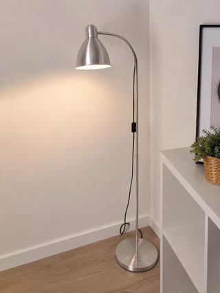 Lámpara de pie IKEA aluminio