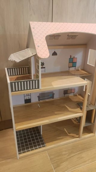 Casa de muñecas de madera