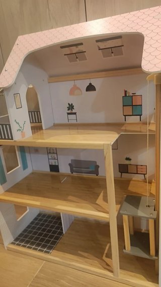 Casa de muñecas de madera