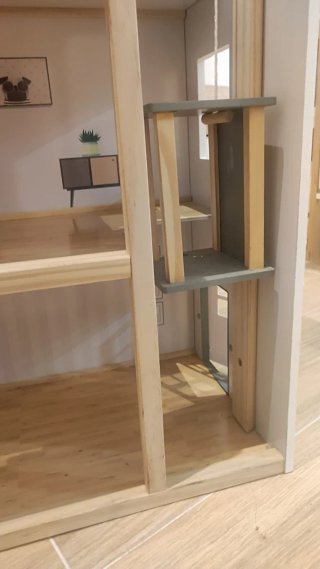 Casa de muñecas de madera