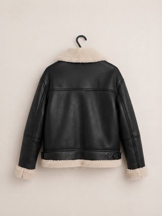 Casaco Aviador Preto com Pelo Bershka