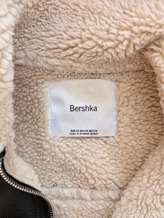Casaco Aviador Preto com Pelo Bershka
