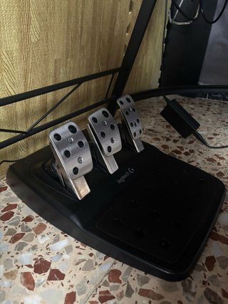 Volante Logitech G29 con pedales y cambio