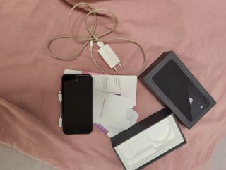 iPhone 8 64 GB Negro con caja, cargador y jack