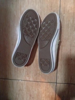 Zapatillas Converse Beige y Blancas