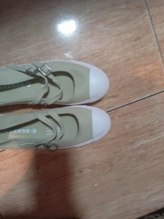 Zapatillas Converse Beige y Blancas