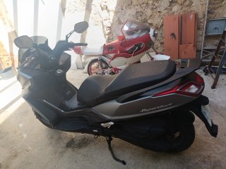 Kymco Superdink Maxi Scooter Gris/Negro
