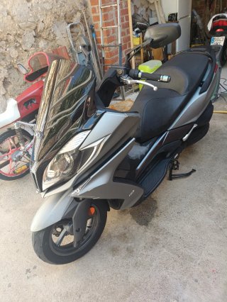 Kymco Superdink Maxi Scooter Gris/Negro