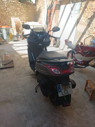 Kymco Superdink Maxi Scooter Gris/Negro