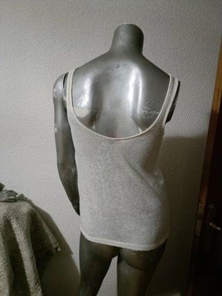 Camiseta tirantes con estampado y brillos