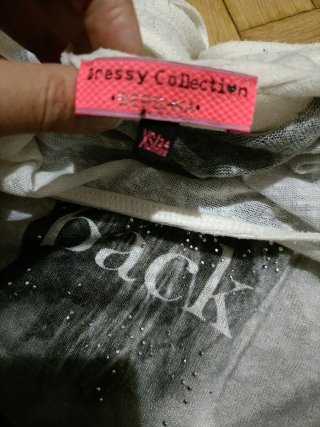 Camiseta tirantes con estampado y brillos