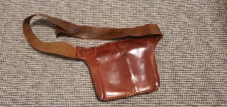 Riñonera de cuero marrón