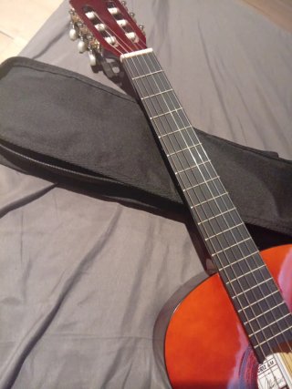 Guitarra Clásica Roja para niños