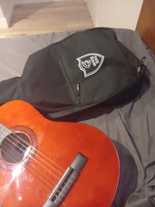 Guitarra Clásica Roja para niños