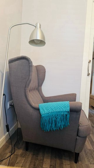 Sillón orejero gris IKEA