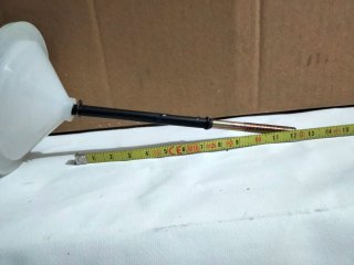 Tornillos para sujetar rueda de repuesto.