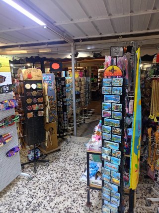 Traspaso tienda de souvenirs ubicada en cant picaf