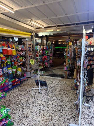Traspaso tienda de souvenirs ubicada en cant picaf