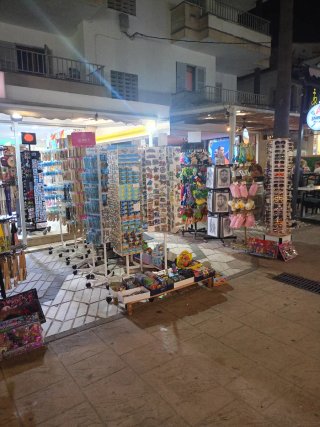 Traspaso tienda de souvenirs ubicada en cant picaf