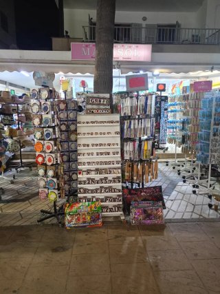Traspaso tienda de souvenirs ubicada en cant picaf