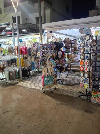 Traspaso tienda de souvenirs ubicada en cant picaf