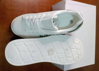 Zapatillas blancas con corazones