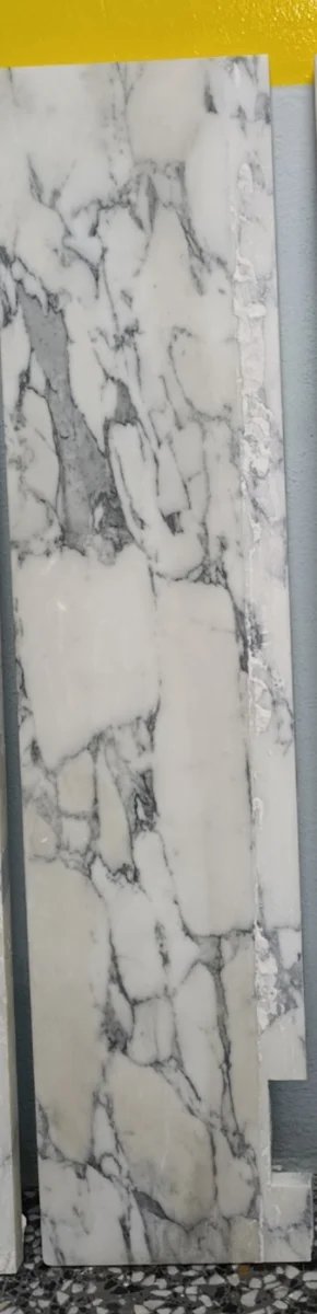 Placas de Mármol Blanco y Gris