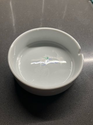Cenicero de cerámica con diseño
