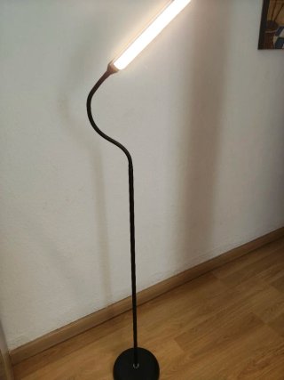 Lámpara de pie flexible moderna