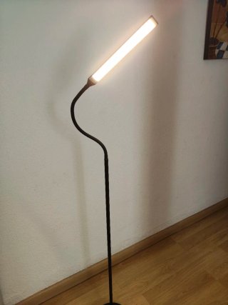 Lámpara de pie flexible moderna