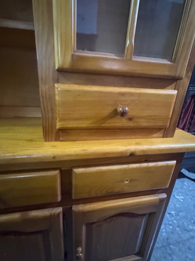 Mueble de salón de pino