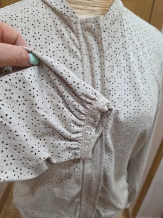 Cazadora Zara Beige Perforada
