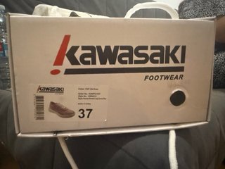 Zapatillas Kawasaki rosas y grises
