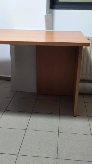 Escritorio en esquina de madera